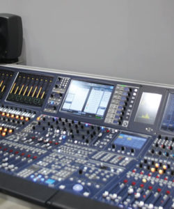 Lawo apresentou a nova mesa mc²56xc, um console desenvolvido em versões de 32, 48, 64 e 80 faders, com protocolo Ravenna/AES67
