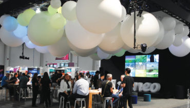 A NAB está se transformando, não há dúvidas, o M.E.T. Effect mostrou  que a convergência chegou e se instalou.  A cada ano, observam-se mais estandes como o da Vimeo, nada de equipamento, mas sim serviços