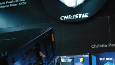 O projetor Christie Pandoras Box V6 pode exibir imagens imagens em várias dimensões com UV (Re-)Mapping, 2D-Focused UI e 3D Render Engine apresentado na NAB 2017