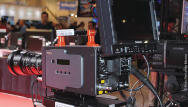A For-a apresentou a nova  FT-One-LS-12G, uma câmera Super Slow Motion Full 4K  com gravação 4K e, capaz de gravar 500 fps em formato 4K e até 1.200 fps em HD. Para isso, a empresa desenvolveu um sensor original que reduz o ruído.  A câmera trabalha com lentes 2/3 polegadas montadas utilizando um adaptador de montagem B4-lente, bem como lentes PL. A câmera possui, ainda, saída simultânea de vídeo ao vivo e em super slow-motion, e ainda dispõe de uma a porta de saída 12G-SDI