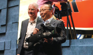 NAB 2019 – A Sony lançou a sua nova câmera HDC-5500, 2/3” 4K com Ultra High Bitrate transmission, especialmente desenhada para esporte. A empresa destacou, mais uma vez, a transmissão do Carnaval do Rio 2019 pela Globo, produzida com a câmera Venice